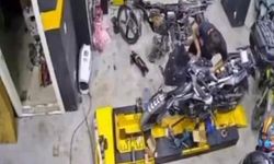 Çırağının çalışkanlığını karşılıksız bırakmadı, taksitle aldığı motosikleti hediye etti