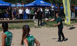 Derince’de Plaj Voleybolu Heyecanı Başladı