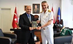 Başkan Durul, Tümamiral Darcan’a Kitabını Hediye Etti