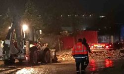 Dilovası'nda sağanak mesaisi