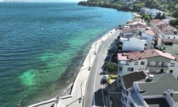 Gölcük Ulaşlı Sahili yeni görünümüne kavuştu