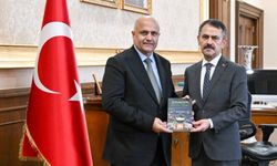 Başkan Durul, Kitabını  Vali Aktaş’a Hediye Etti