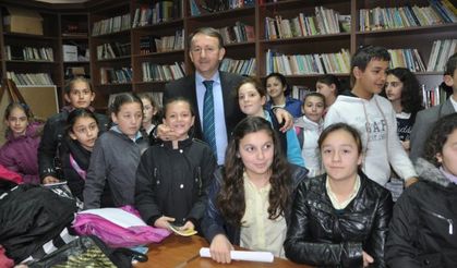 Karabalık, kütüphane sevdalılarını ödüllendirdi