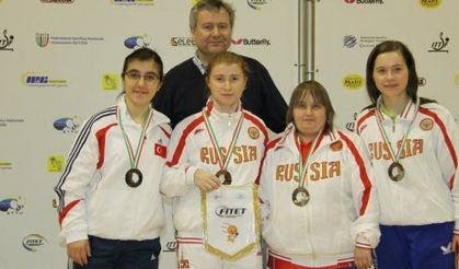 Neslihan Kavas İtalya’yı da salladı