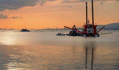 İzmit Körfezi'nden 1 Milyon 750 Bin Metreküp Dip Çamuru Temizlendi