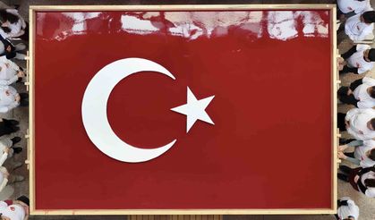 Geleneksel Yöntemlerle Dev Türk Bayrağı Yapıldı
