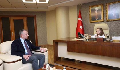 Koltuğu Devralan Minik Başkan İlk Talimatlarını Verdi