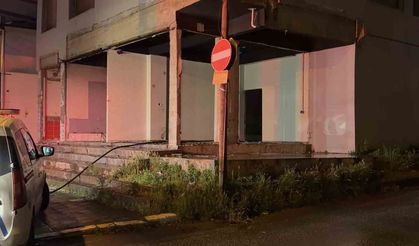 Kocaeli'de Tahliye Edilen Binada Yakılan Ateş Mahalleyi Ayağa Kaldırdı