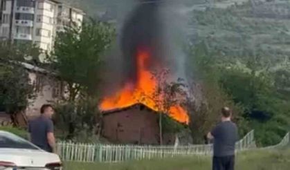 Tek Katlı Ev Alevlere Teslim Oldu