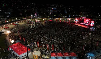 Kocaeli'de On Binler Milli İrade Meydanı'nı Doldurdu