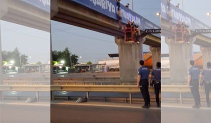 Yarı Çıplak Şahıs Üst Geçitte Asılı Bulundu