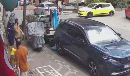 Kaldırıma Çıkan Otomobil Yayalara Çarptı: 2 Yaralı