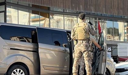 Kaçmaya Çalışan Şüpheli Merdivenlerden Düşerek Yakalandı