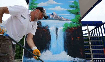 Kocaeli'nin 'Bob Ross'u Sokakları Renklendiriyor