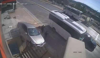 Otomobil Merdiven Boşluğuna Uçtu: 2 Kişi Ezilmekten Saniyelerle Kurtuldu