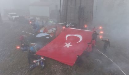 Ay Yıldızlı Bayrak Karadan ve Sudan Zirveye Ulaştı
