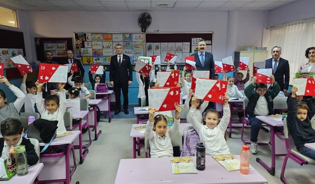 Başkan Sezer, Öğrencilerin Karne Heyecanına Ortak Oldu