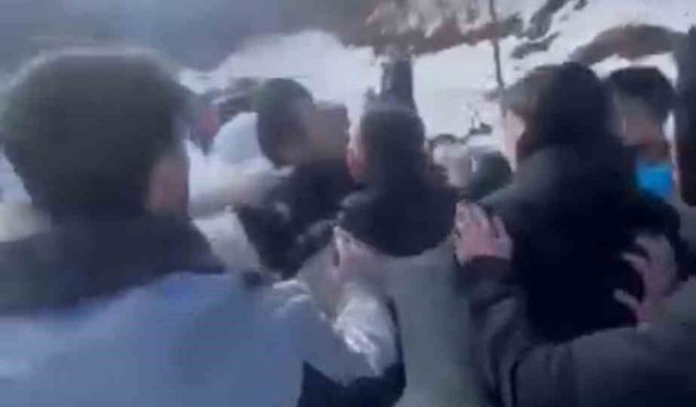 Tartışma Kavgaya Döndü: Baba, Çocuklarının Yanında Darp Edildi