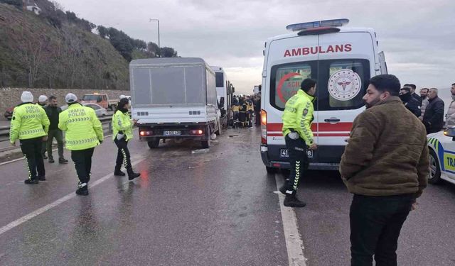 Kocaeli'de 3 Araçlı Zincirleme Kaza: 7 Yaralı