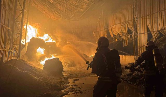 Kocaeli'de atık naylon deposunda yangın