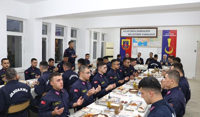 Vali İlhami Aktaş, Jandarma Erlerle İftarda Bir Araya Geldi