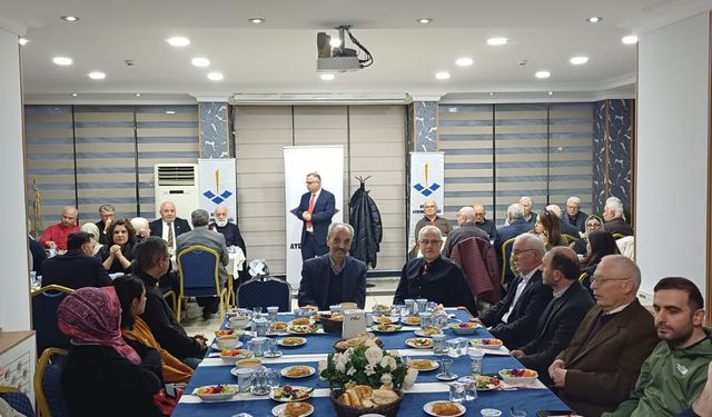 Kocaeli Aydınlar Ocağı Üyeleri İftar Yemeğinde Bir Araya Geldi