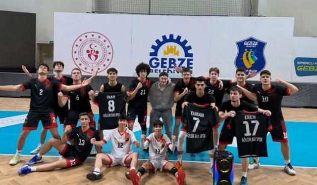Gölcük Belediyesi Voleybolda tarih yazdı: Üst Üste 3. Şampiyonluk