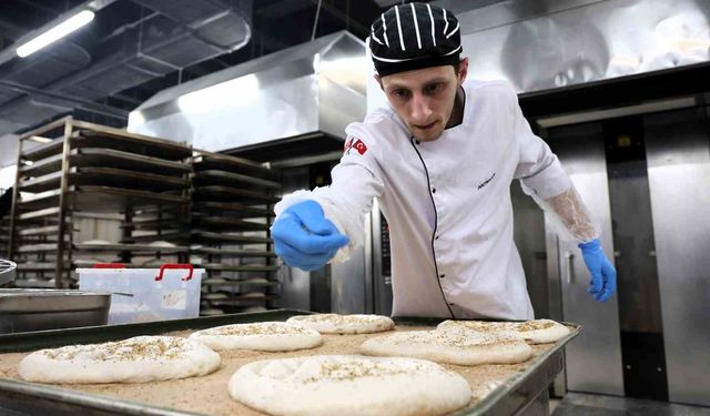Belediyenin ürettiği 300 gramlık ramazan pidesi 20 liradan satışta