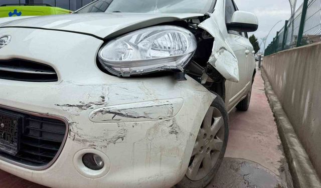 Çarptığı araca levye ile saldırdı, giderken ışıklı çiçek buketi bıraktı