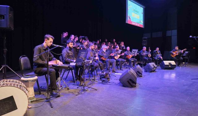 Çayırova'da Türk Halk Müziği Korosu konser verdi