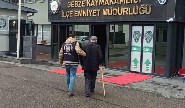 Dolandırıcılıktan aranıyordu, emniyete bastonuyla götürüldü
