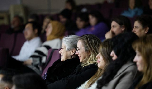 'Git Başımdan' oyunu sanatseverlerle buluştu