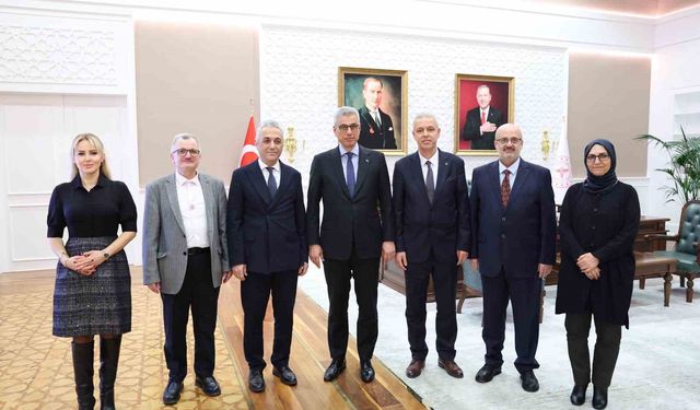 Hekimsen heyeti, Bakan Memişoğlu ile meslek kanunu ve malpraktis konusunu görüştü