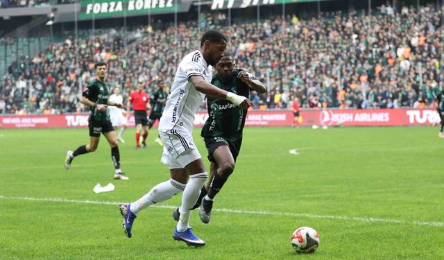 Trendyol Süper Lig: Kocaelispor: 0 - Beşiktaş: 0 (İlk yarı)