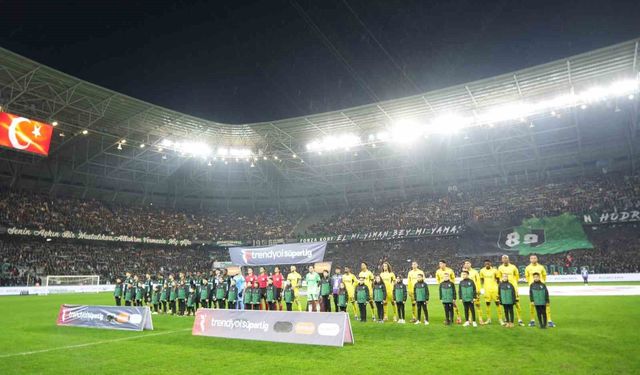 Trendyol Süper Lig: Kocaelispor: 0 - Fenerbahçe: 0 (Maç devam ediyor)