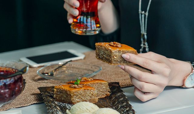 İftar Sonrası Tatlı Tüketimine Dikkat  Ramazan’da Metabolik Süreç Hassaslaşıyor