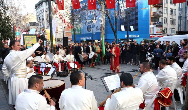 İlahi Ezgiler Cumhuriyet Bulvarı’nda Yankılandı