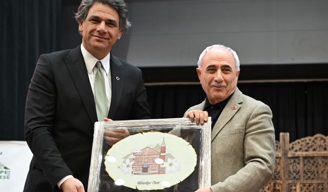 Usta Kalem Nurullah Genç, Kartepe’de Gönüllere Dokundu