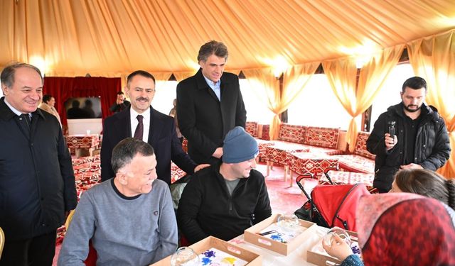 Vali İlhami Aktaş, Kartepe Belediyesi Otağ Çadırı’nı Ziyaret Etti