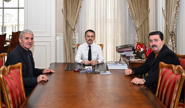 Kocaeli Erzurumlular Derneği Yönetimi, Vali İlhami Aktaş'ı Ziyaret Etti