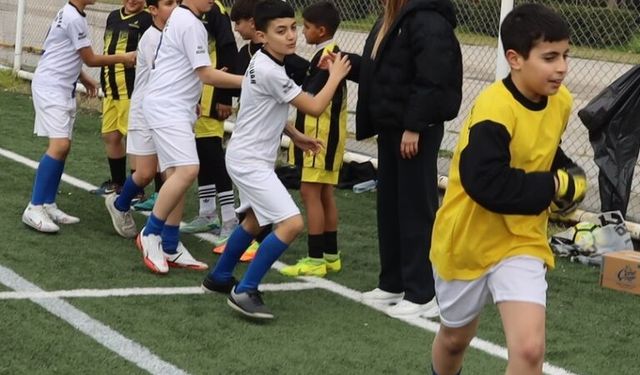 Körfezli Gençler, Yeşil Sahada Kozlarını Paylaşıyor