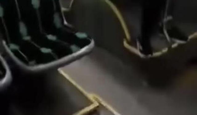 Halk otobüsündeki uygunsuz davranış kamerada