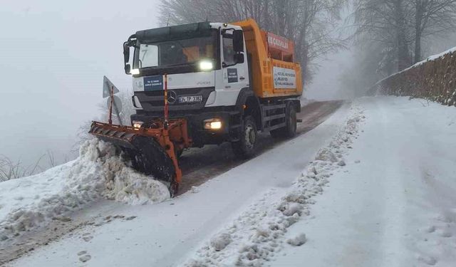 Kocaeli'nin yüksek kesimleri bayram sabahı beyaza büründü