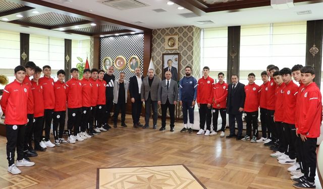 Başkan Söğüt “Gençlerimize İnanıyor ve Güveniyorum” Diyerek Körfez GB U14 Takımını Uğurladı