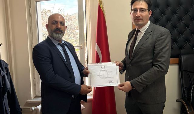 Cemil Özer Mazbatasını Aldı