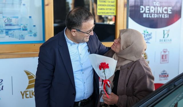 Başkan Gökçe’den Kadınlara Çiçek