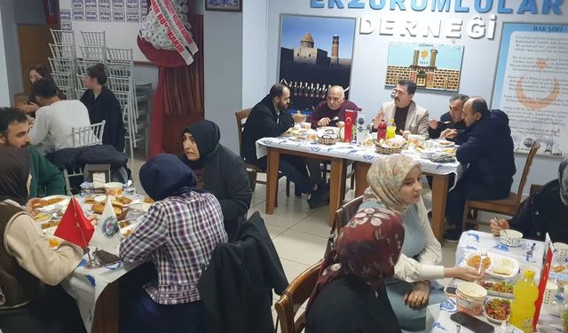 Kocaeli Erzurumlular Derneği Üniversiteli Gençlere İftar Verdi