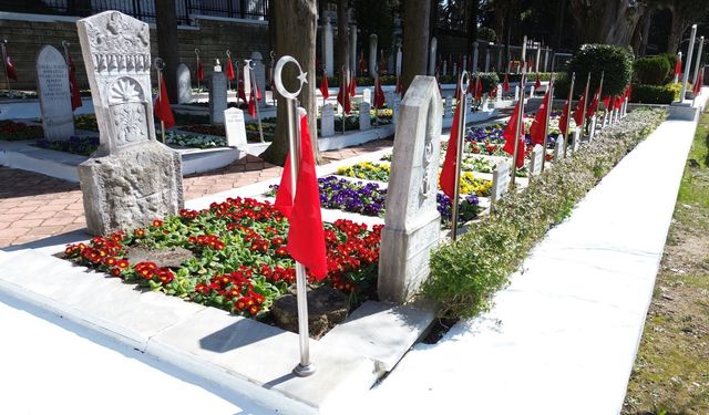 Büyükşehir’den Şehitliklerde Titiz Çalışma