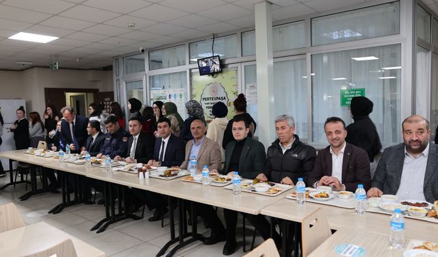 Körfez Protokolü Gençlerle İftar Sofrasında Buluştu