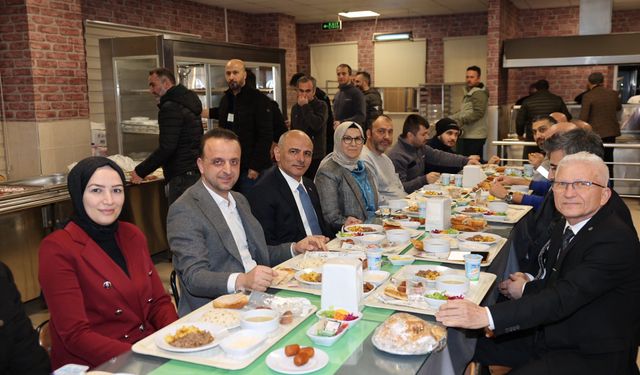 Başkan Söğüt, Orucunu Emekçilerle Birlikte Açtı